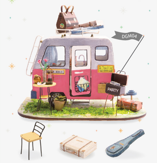 This DIY Mini Dollhouse Trailer scene makes you want to hit the road. Fun gift for a friend who loves to travel or the happy camper in you! Makes a great decor piece that's sure to get you talking about your next road trip or reminiscing about a jaunt of the good old days.      Name: DIY Art House-Cute Escape Packing size: 176 * 137 * 182mm Packing: carton Material: wood, metal, paper, cloth