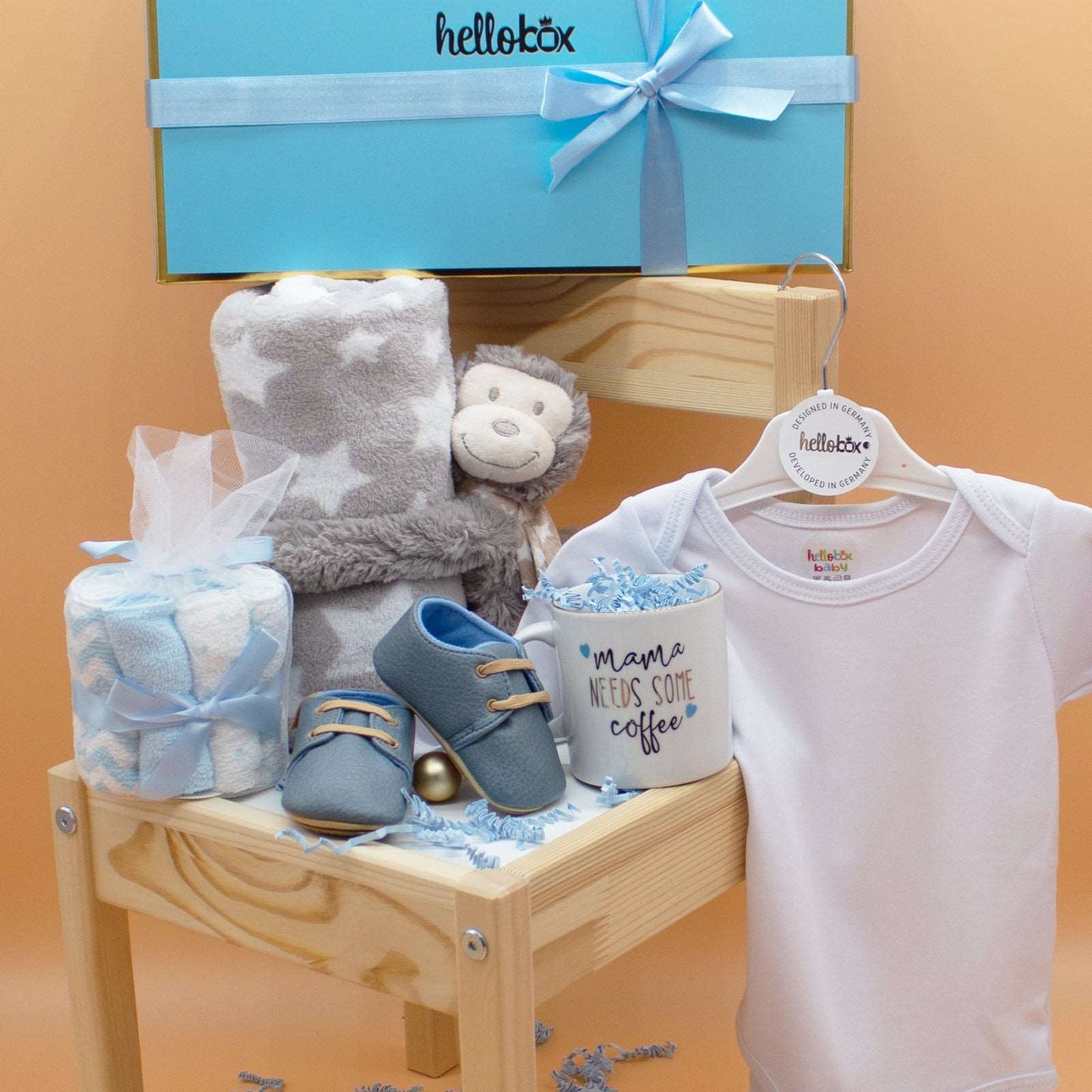 PERFECT GIFTS FOR NEWBORN IN NOBLE PACKAGING - The baby starter kit offers a little bit of everything. A cuddly blanket, cuddly bunny, washcloth, first running shoes, baby body and a cup for mom. The baby stuff for bath, bedtime and playtime is a sensible alternative with the baby storage box. The box is hand wrapped and elegantly created with love.